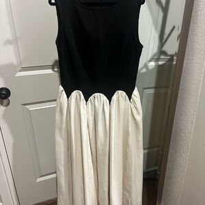 Black and White Sleeveless Midi Dress